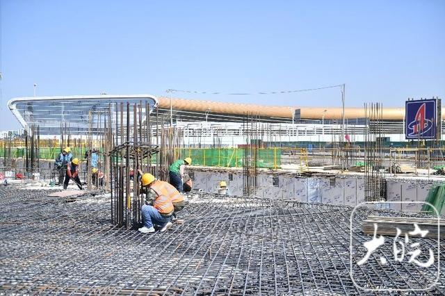 据悉,二期改扩建项目分为t2航站楼建设和飞行区及工作区扩建工程.